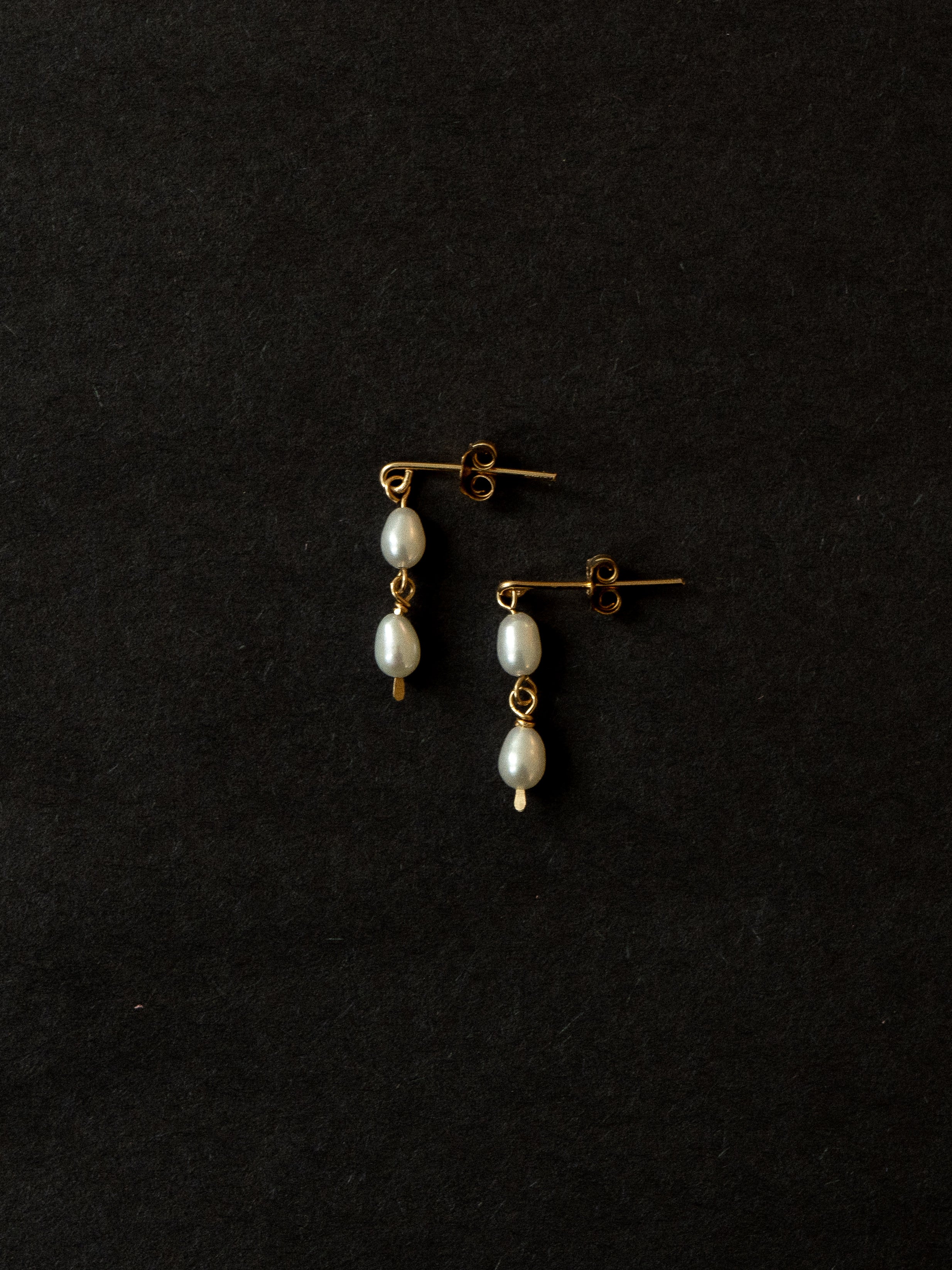 Dainty Rice Pearl Dangling Earrings
